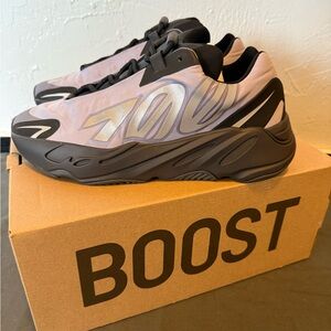 Adidas Yeezy YZY 700 MNVN Geode Shoes Size 9.5M